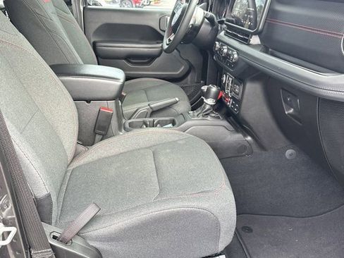 Certified 2024 Jeep Gladiator Rubicon w/ Technology Group image 15