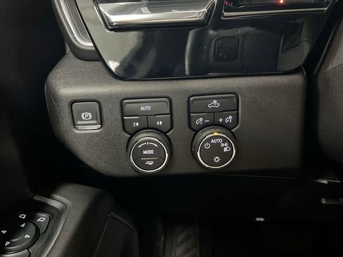 Used 2025 Chevrolet Silverado 1500 LT AWD/4WD image 18