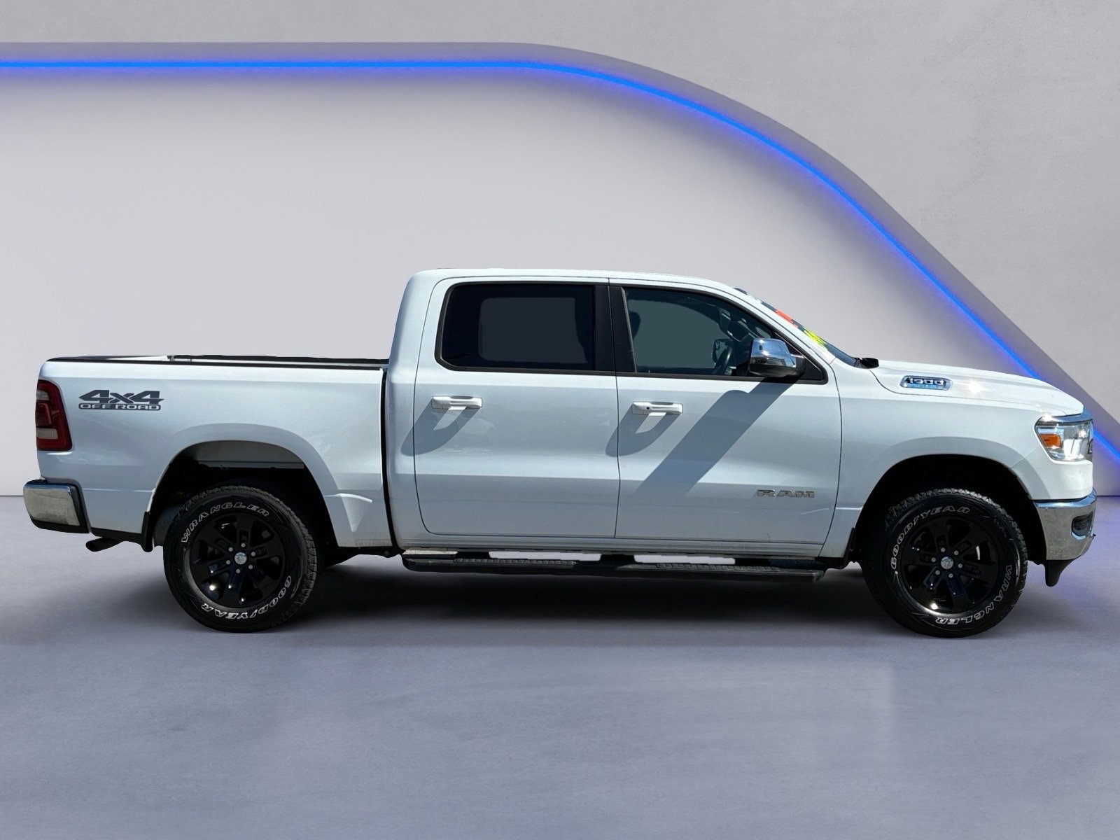 Used 2023 RAM 1500 Laramie w/ Off Road Group AWD/4WD image 7