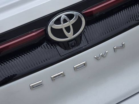 Used 2023 Toyota Crown AWD/4WD image 9