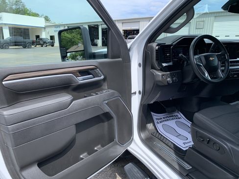Used 2025 Chevrolet Silverado 2500 LT w/ Convenience Package AWD/4WD image 14