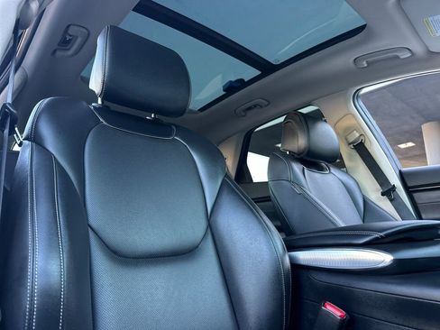 Used 2024 Genesis GV70 2.5T w/ Select Package image 17