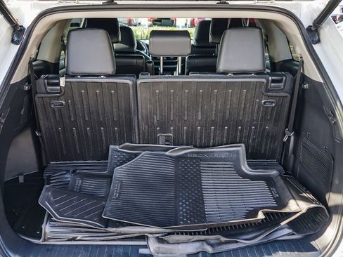 Used 2022 Toyota Highlander XLE image 29