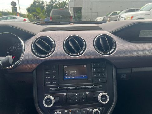 Used 2017 Ford Mustang Coupe RWD image 9