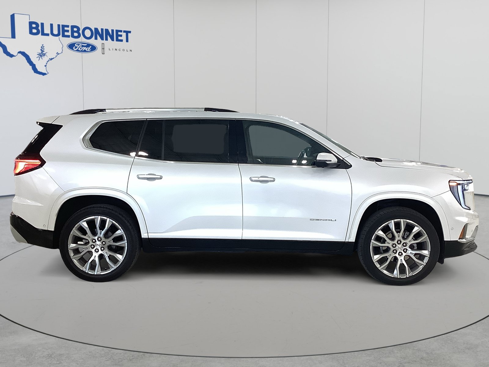 Used 2024 GMC Acadia Denali w/ Super Cruise Package FWD image 4