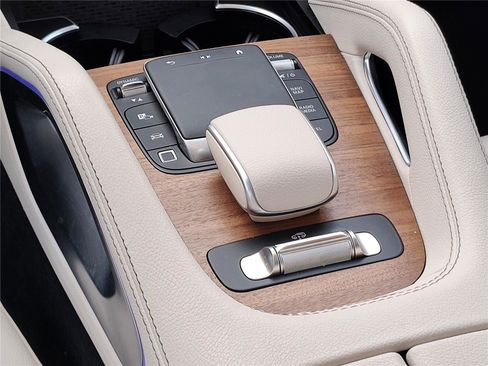 Certified 2025 Mercedes-Benz GLS 450 4MATIC image 21