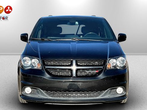 Used 2019 Dodge Grand Caravan GT image 3