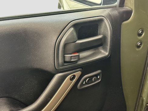 Used 2016 Jeep Wrangler Unlimited Sahara AWD/4WD image 15