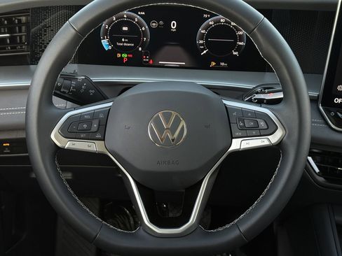 New 2026 Volkswagen Tiguan SE FWD image 15
