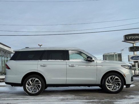 New 2025 Lincoln Navigator Reserve image 2