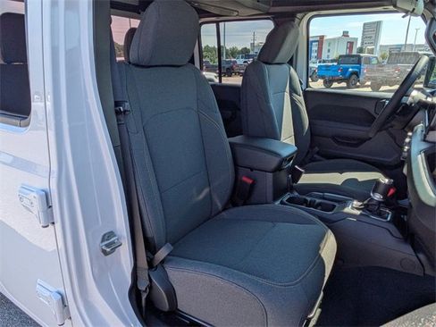 New 2025 Jeep Gladiator Sport image 26