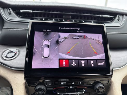 Certified 2025 Jeep Grand Cherokee L Limited w/ Luxury Tech Group II image 32