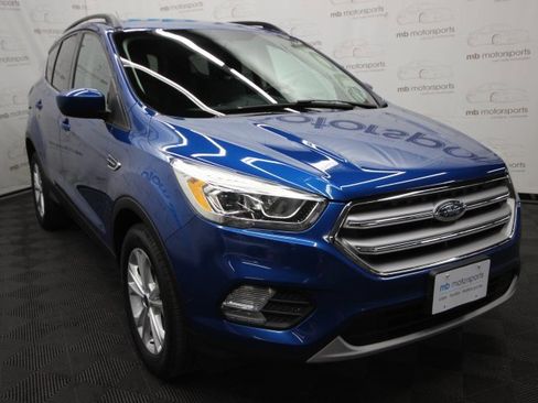 Used 2017 Ford Escape SE w/ Equipment Group 201A image 9