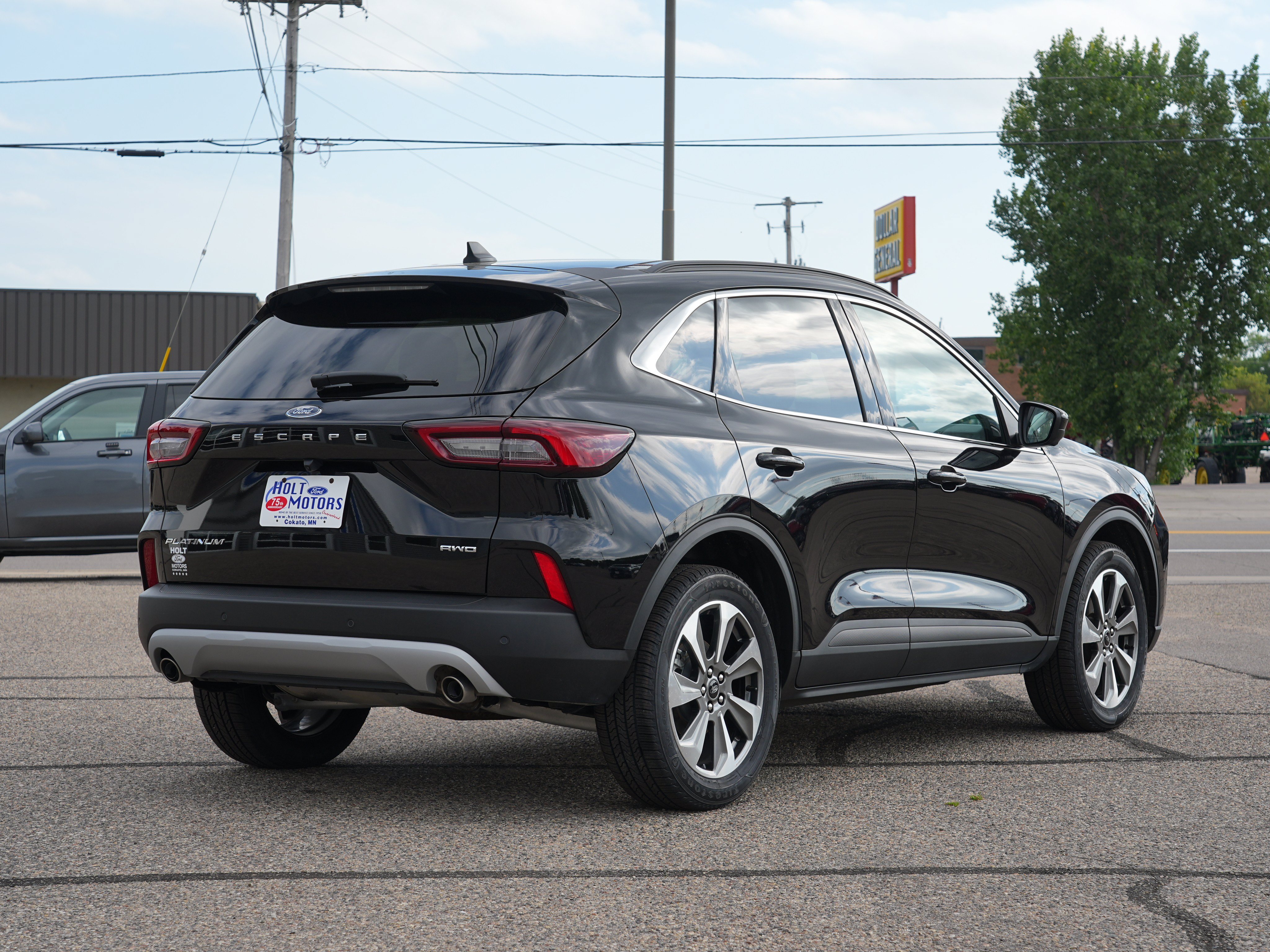 Used 2024 Ford Escape Platinum AWD/4WD image 3