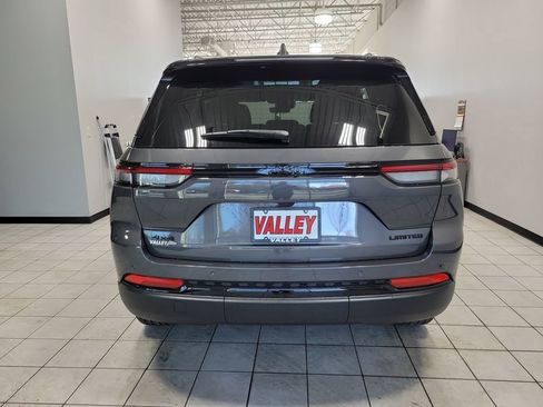 New 2025 Jeep Grand Cherokee Limited w/ Black Appearance Package image 5