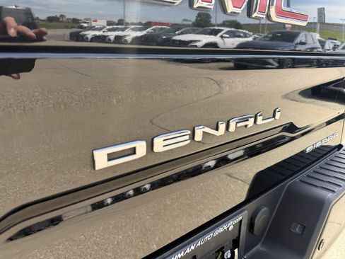 Used 2024 GMC Sierra 1500 Denali w/ Denali Reserve Package AWD/4WD image 9