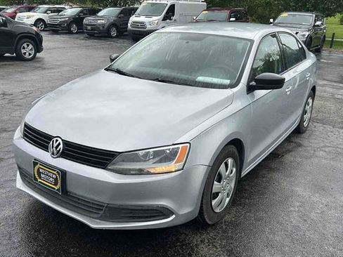 Used 2014 Volkswagen Jetta S image 3