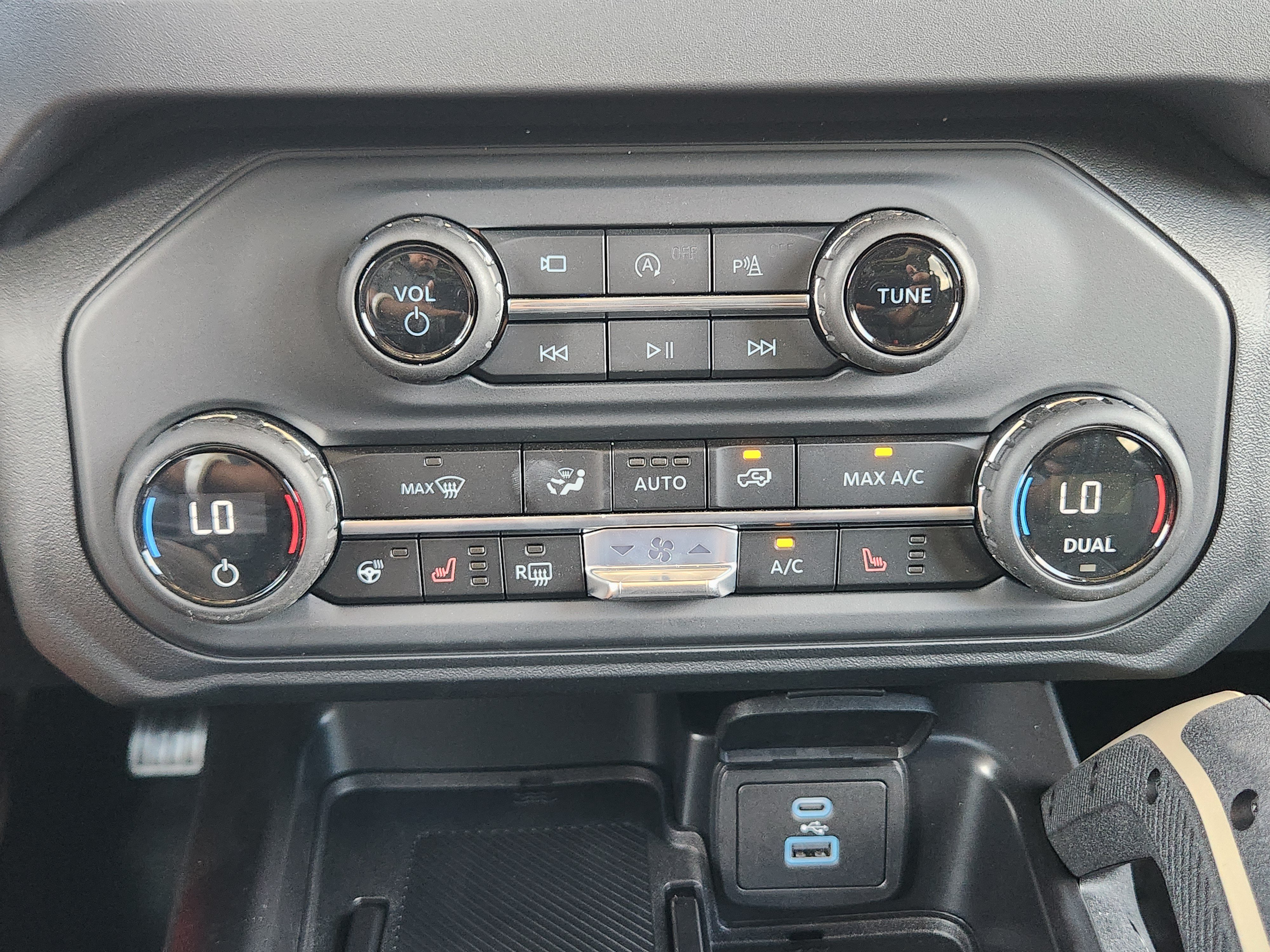 Used 2025 Ford Bronco Badlands AWD/4WD image 14
