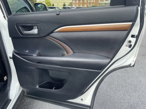 Used 2017 Toyota Highlander Limited AWD/4WD image 24