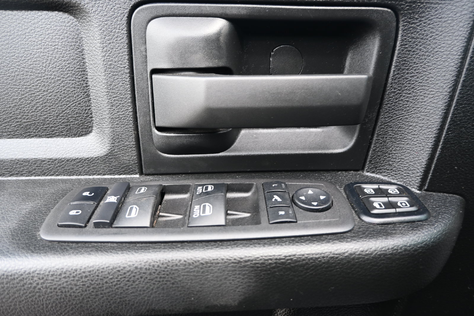 Used 2024 RAM 3500 Tradesman w/ Chrome Appearance Group AWD/4WD image 12