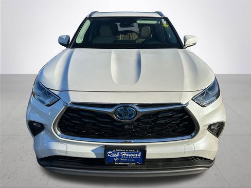 Used 2021 Toyota Highlander Platinum image 3