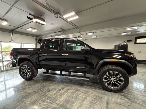 Used 2023 GMC Canyon Denali AWD/4WD image 15