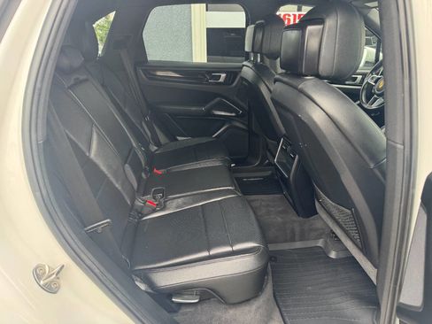 Used 2020 Porsche Cayenne AWD/4WD image 13