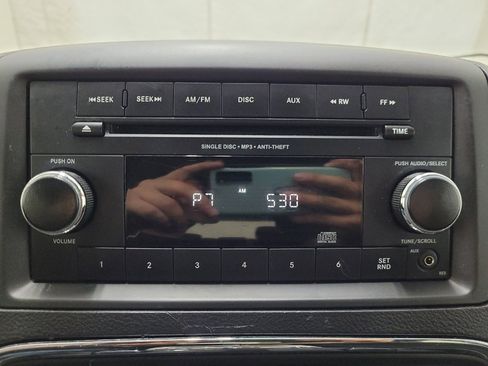 Used 2015 Dodge Grand Caravan SXT FWD image 25