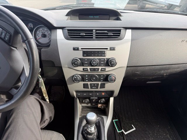 Used 2011 Ford Focus SE w/ 201A Rapid Spec Order Code FWD image 4