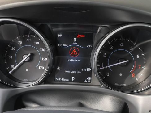 Used 2018 Jaguar XE Premium image 18