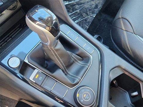 New 2025 Volkswagen Taos SEL image 17