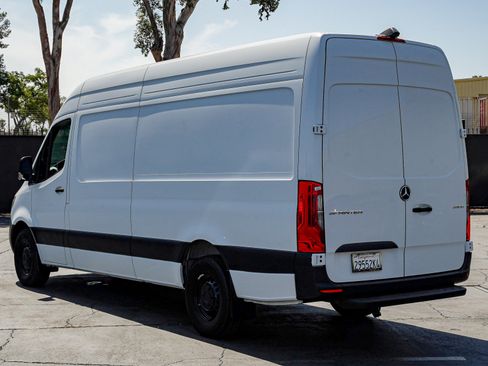 Used 2025 Mercedes-Benz Sprinter 2500 image 6