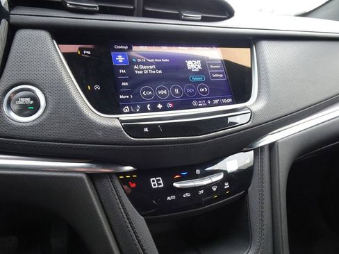 Certified 2023 Cadillac XT5 Luxury w/ LPO, Floor Liner Package AWD/4WD image 14