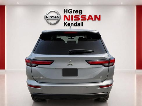 Used 2023 Mitsubishi Outlander SE AWD/4WD image 6