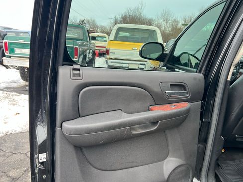 Used 2013 Chevrolet Avalanche LTZ image 13