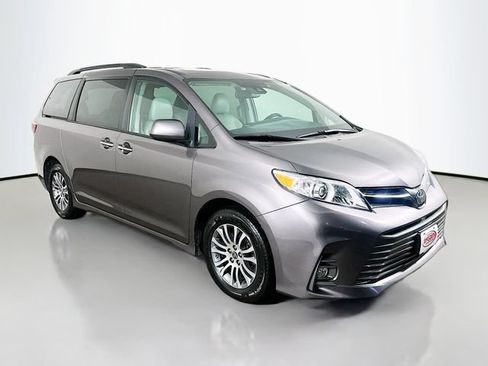 Used 2020 Toyota Sienna XLE FWD image 18