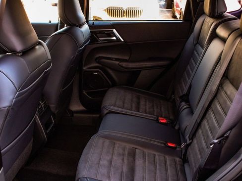 New 2026 Mitsubishi Outlander SE image 34