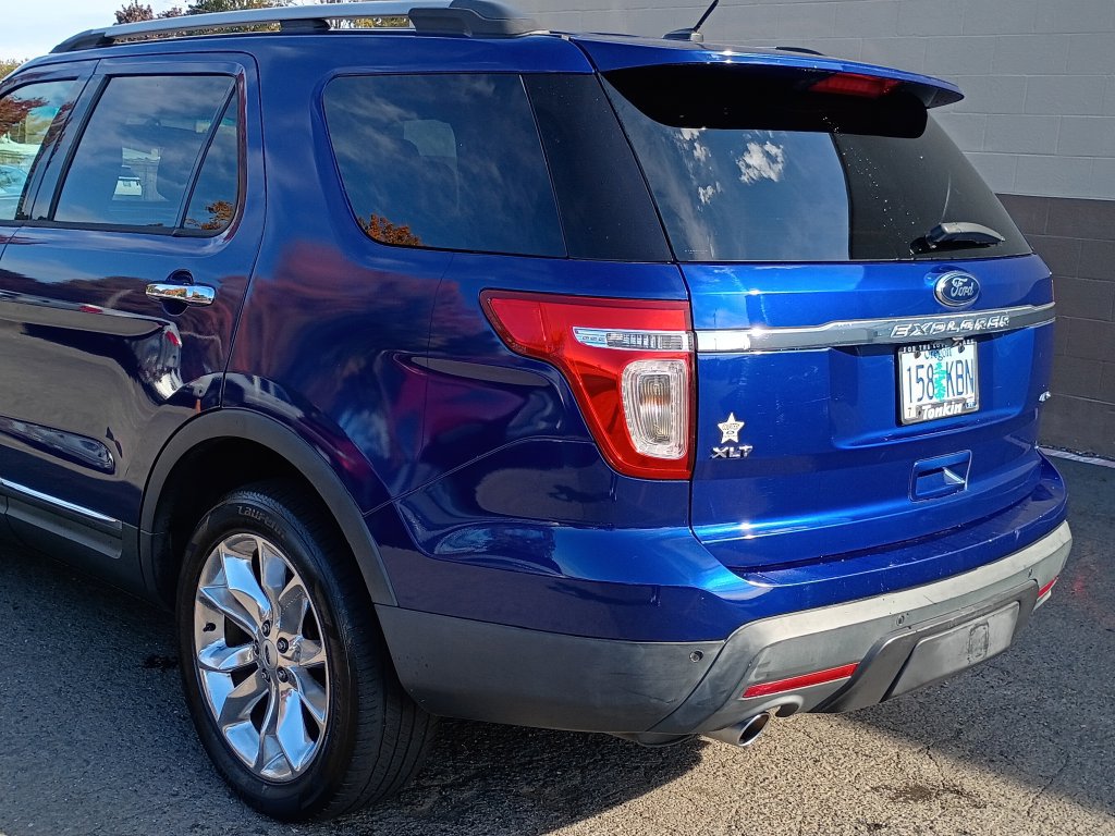 Used 2014 Ford Explorer XLT w/ Equipment Group 202A AWD/4WD image 7