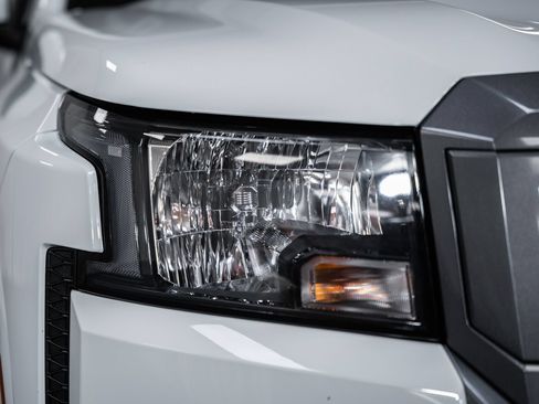 Used 2025 Nissan Frontier SV RWD image 10