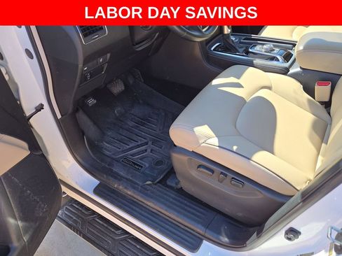 Used 2022 Nissan Armada SV w/ SV Appearance Package RWD image 4
