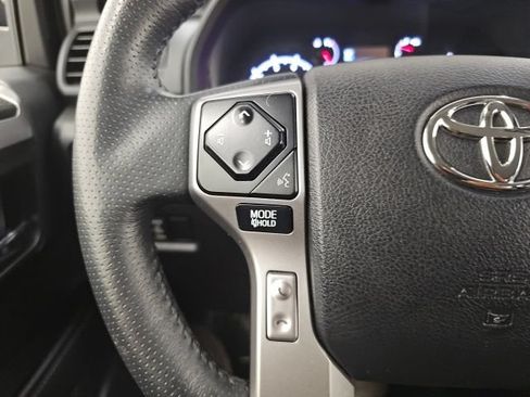Used 2020 Toyota 4Runner SR5 AWD/4WD image 18