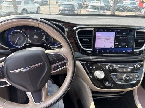 Used 2021 Chrysler Pacifica Limited w/ Premium & Safety Sphere Group AWD/4WD image 11