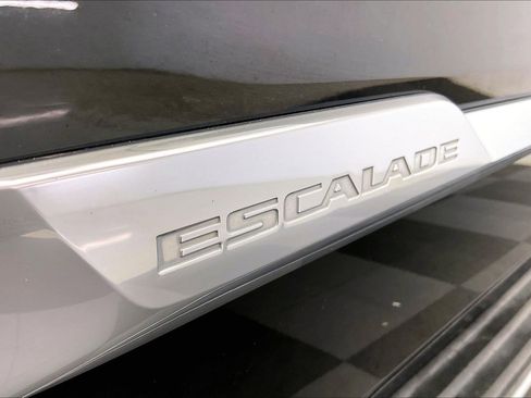 Used 2017 Cadillac Escalade Luxury AWD/4WD image 7