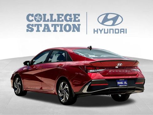 Used 2025 Hyundai Elantra Sport FWD image 8