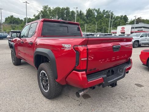 Used 2025 Toyota Tacoma TRD Off-Road w/ TRD Off Road Upgrade Package AWD/4WD image 4
