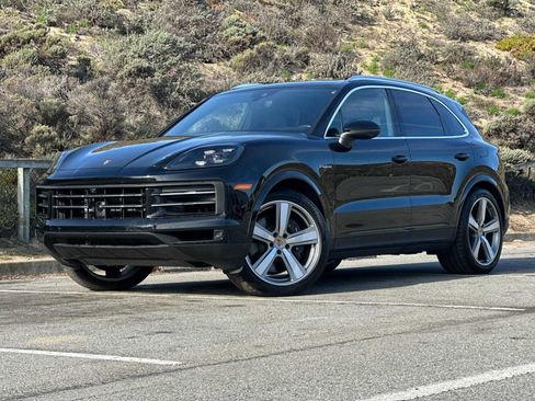 Certified 2024 Porsche Cayenne E-Hybrid image 1