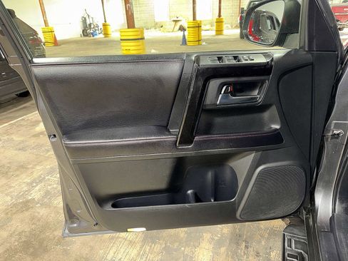 Used 2017 Toyota 4Runner TRD Off-Road image 30