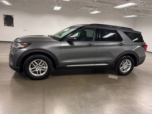 Used 2025 Ford Explorer Active image 2