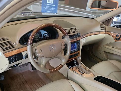 Used 2008 Mercedes-Benz E 350 4MATIC Sedan image 11