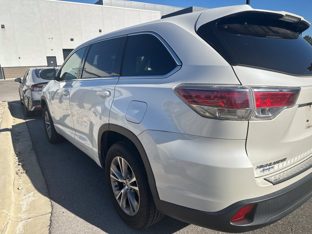 Used 2015 Toyota Highlander Plus FWD image 5